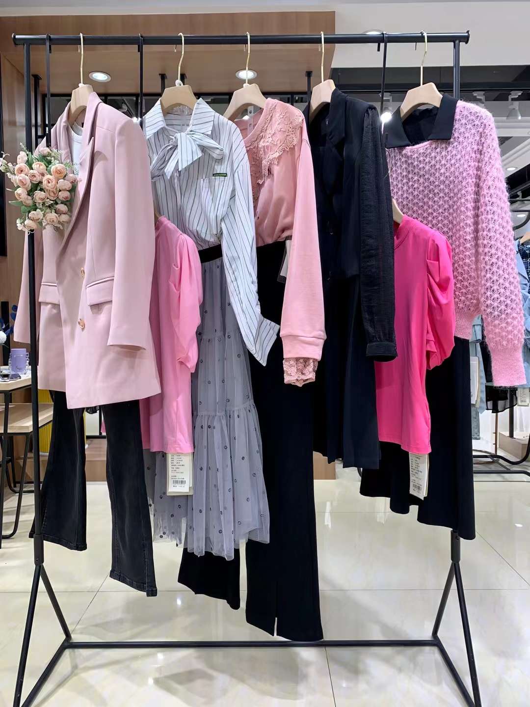 品牌藝國(guó)素際2022品牌女裝折扣店尾貨貨源批發(fā)