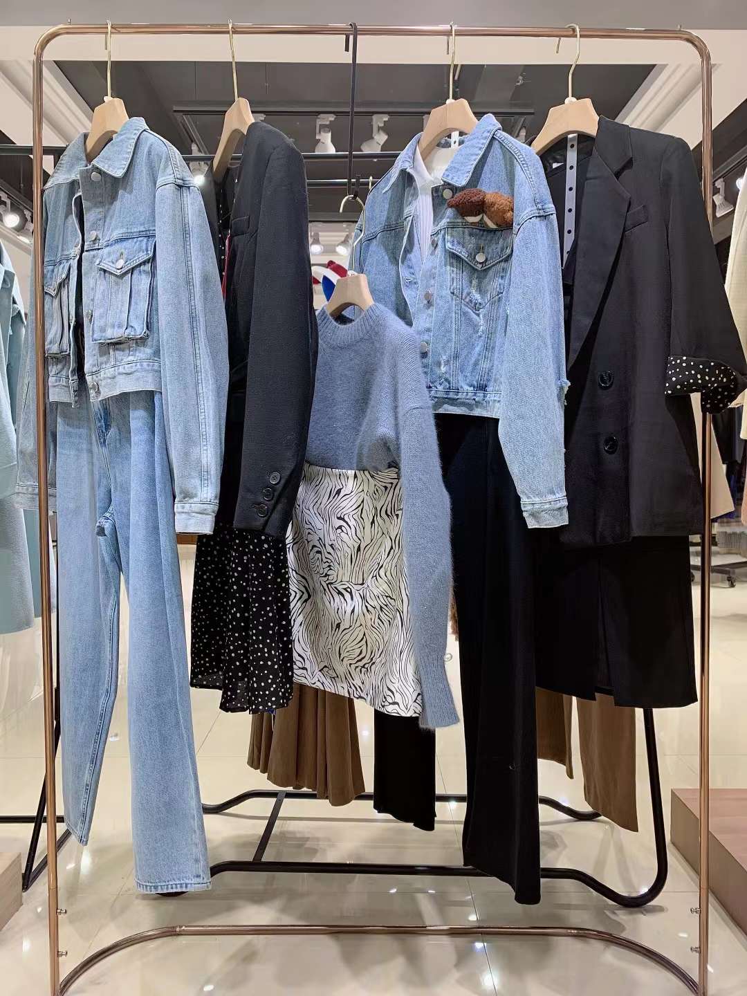 時尚品牌女裝寶貝瑪麗22年新款品牌折扣女裝走份批發(fā)貨源 工廠直銷女裝貨源