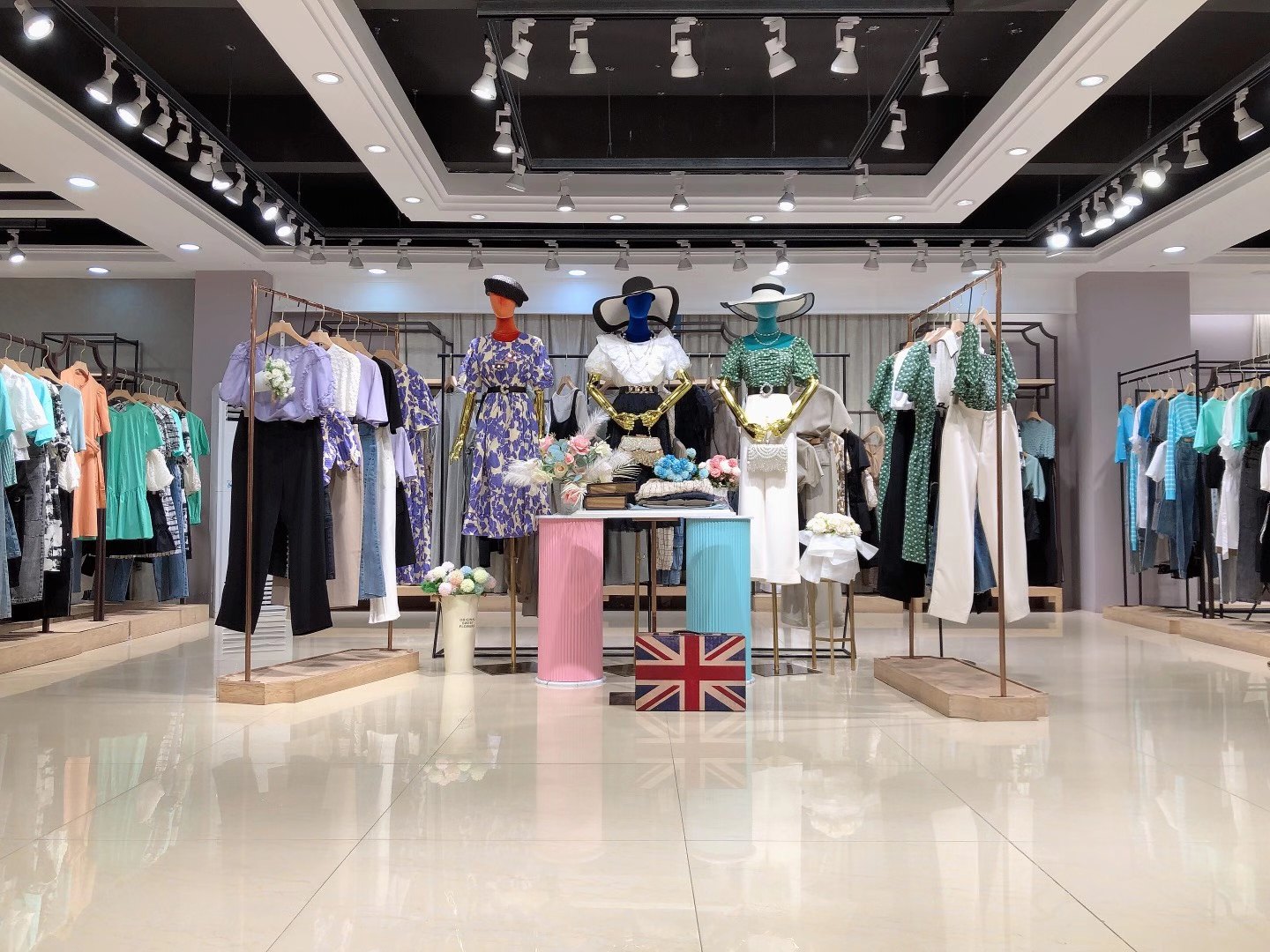 時(shí)尚品牌女裝SMM2022一二線品牌女裝折扣尾貨庫(kù)存批發(fā)