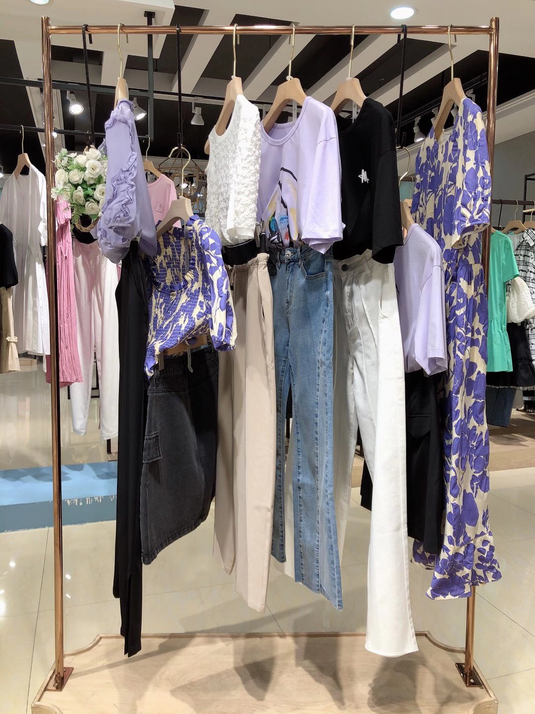 時(shí)尚品牌女裝SMM2022一二線品牌女裝折扣尾貨庫(kù)存批發(fā)