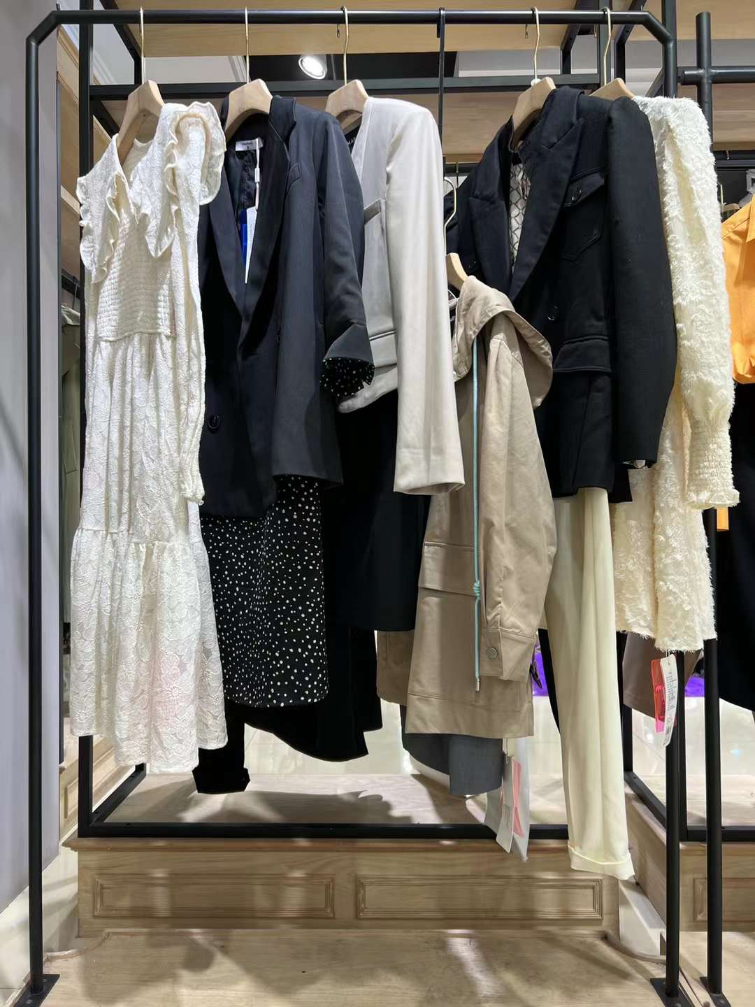 國(guó)內(nèi)大 牌品牌寶貝瑪麗2022秋品牌女裝折扣實(shí)體進(jìn)貨渠道批發(fā)