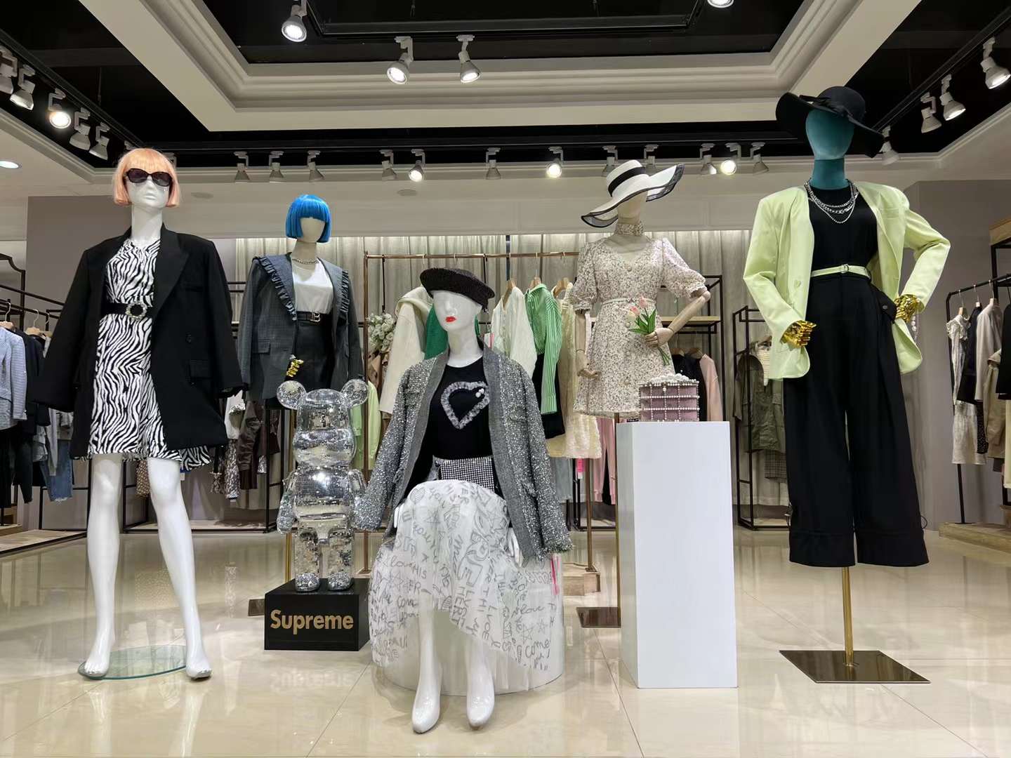 國(guó)內(nèi)大 牌品牌寶貝瑪麗2022秋品牌女裝折扣實(shí)體進(jìn)貨渠道批發(fā)