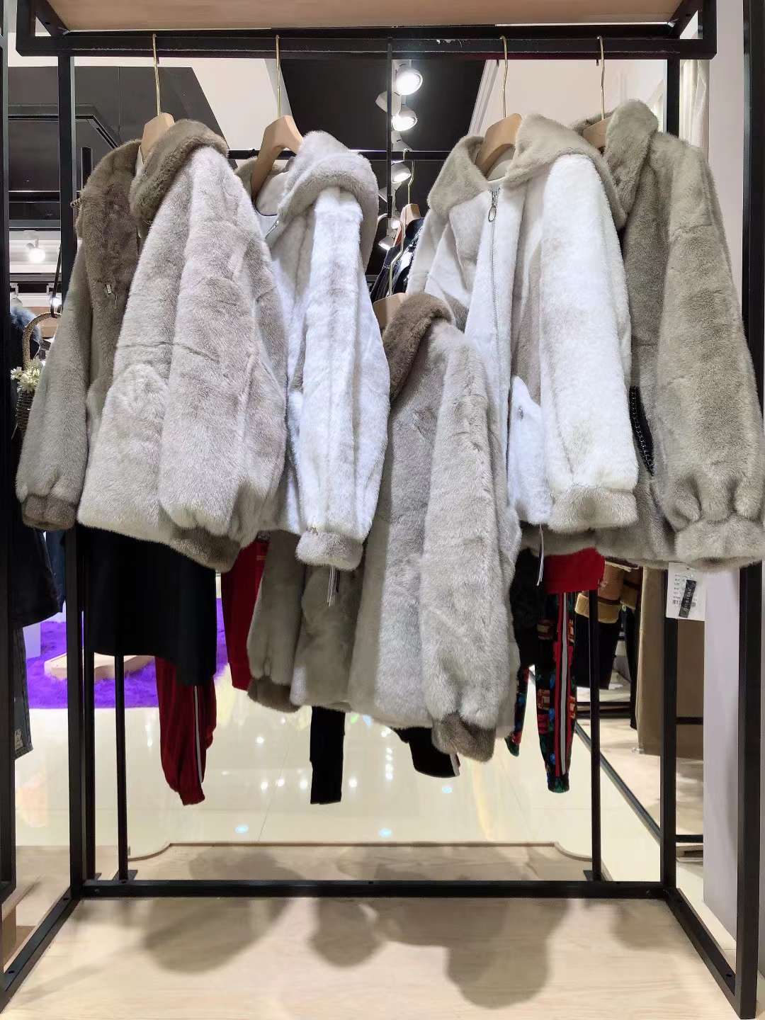 反季熱賣外套 知 名品牌銀蘭2022冬女裝折扣直播貨源供應(yīng)鏈