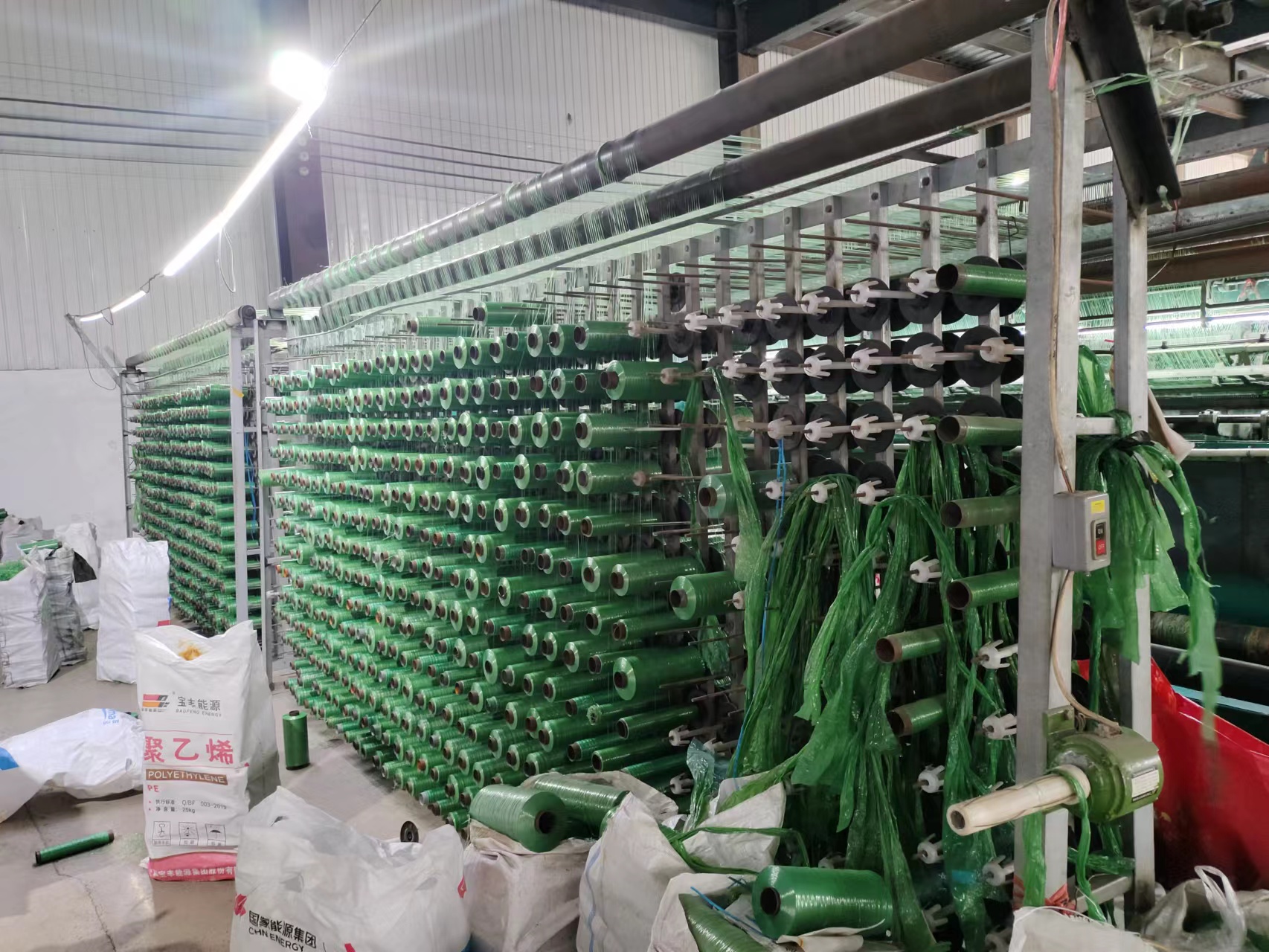 環(huán)保蓋土網(wǎng)可定制扁絲綠色蓋土網(wǎng)建筑工地2.5/3/4/6針防塵蓋土網(wǎng)  聚乙烯綠色扁針防塵網(wǎng)