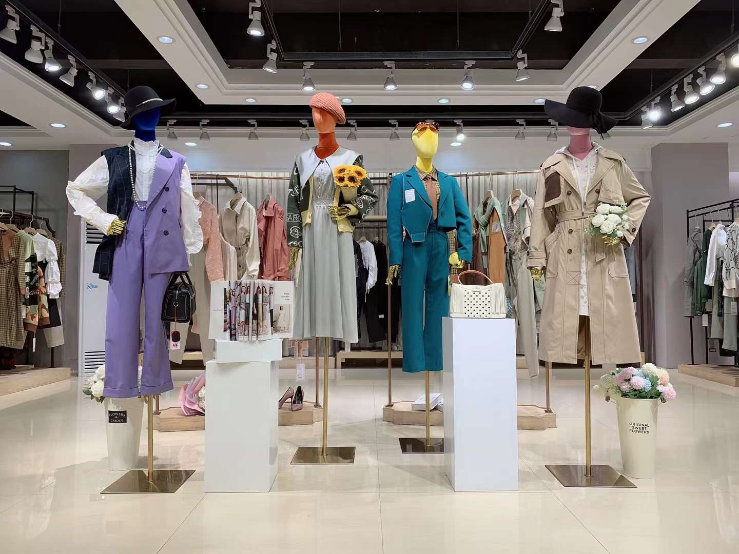 精 品女裝紀(jì)優(yōu)希2022品牌女裝折扣尾貨庫(kù)存一手貨源清倉(cāng)