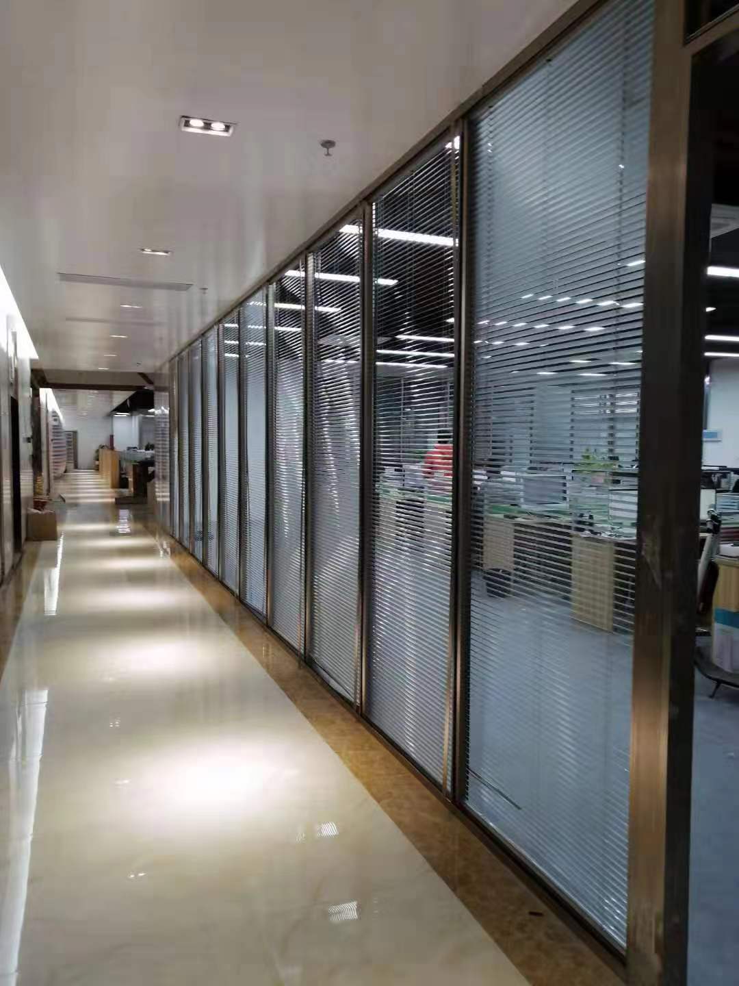 江門辦公室玻璃隔斷訂制，辦公室玻璃隔斷報價單，辦公室玻璃隔斷設計公司