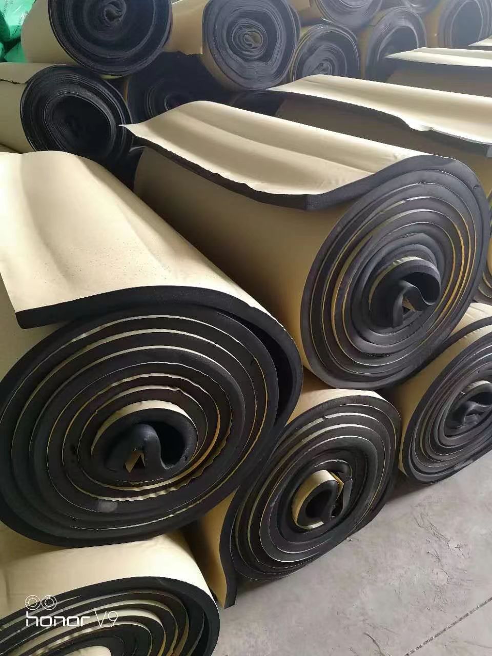 橡塑保溫棉隔熱橡塑板海綿背膠自粘阻燃隔音保溫棉