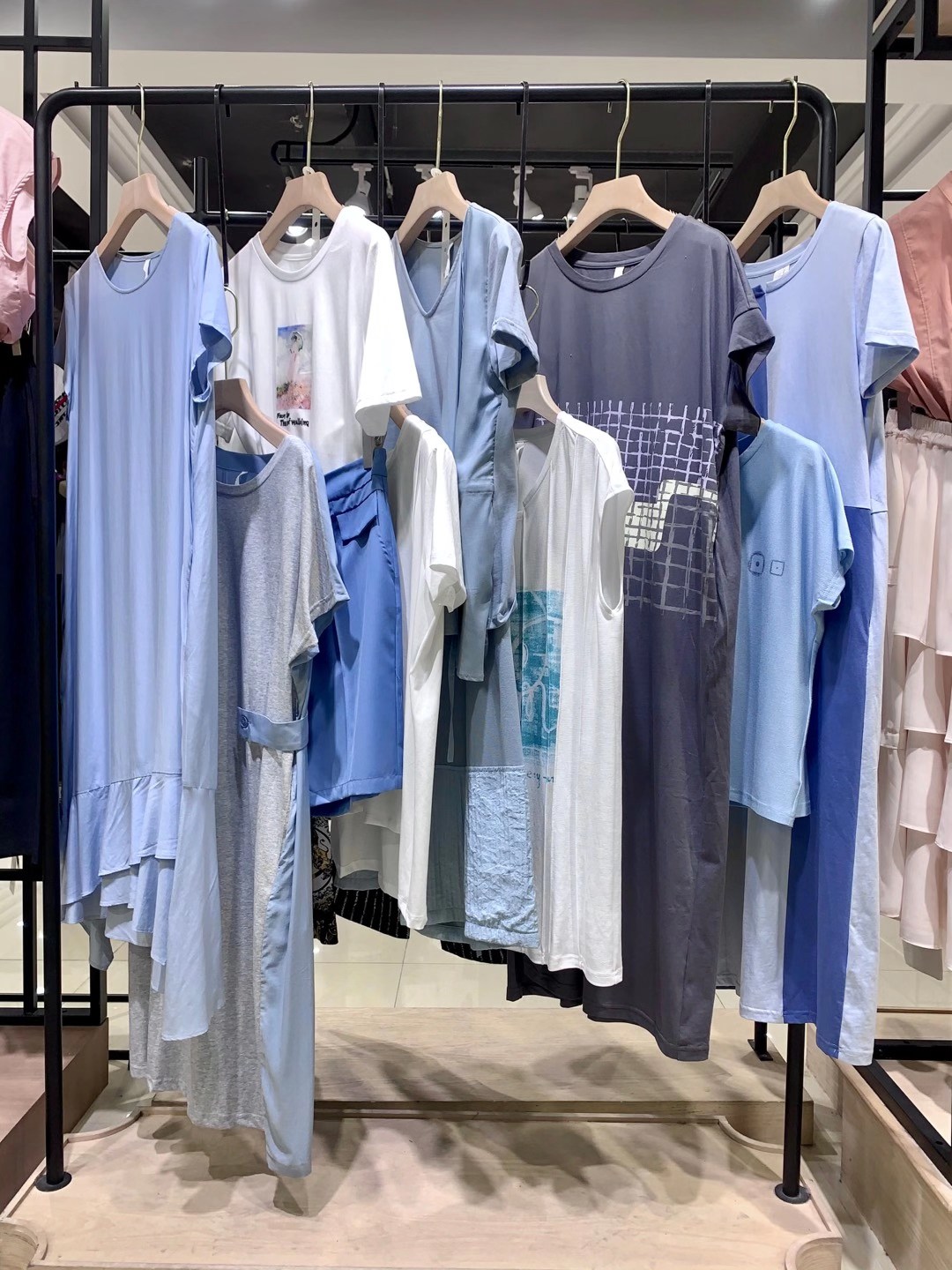 知 名女裝 述忘2022夏剪標(biāo)女裝折扣尾貨貨源清倉(cāng)批發(fā)