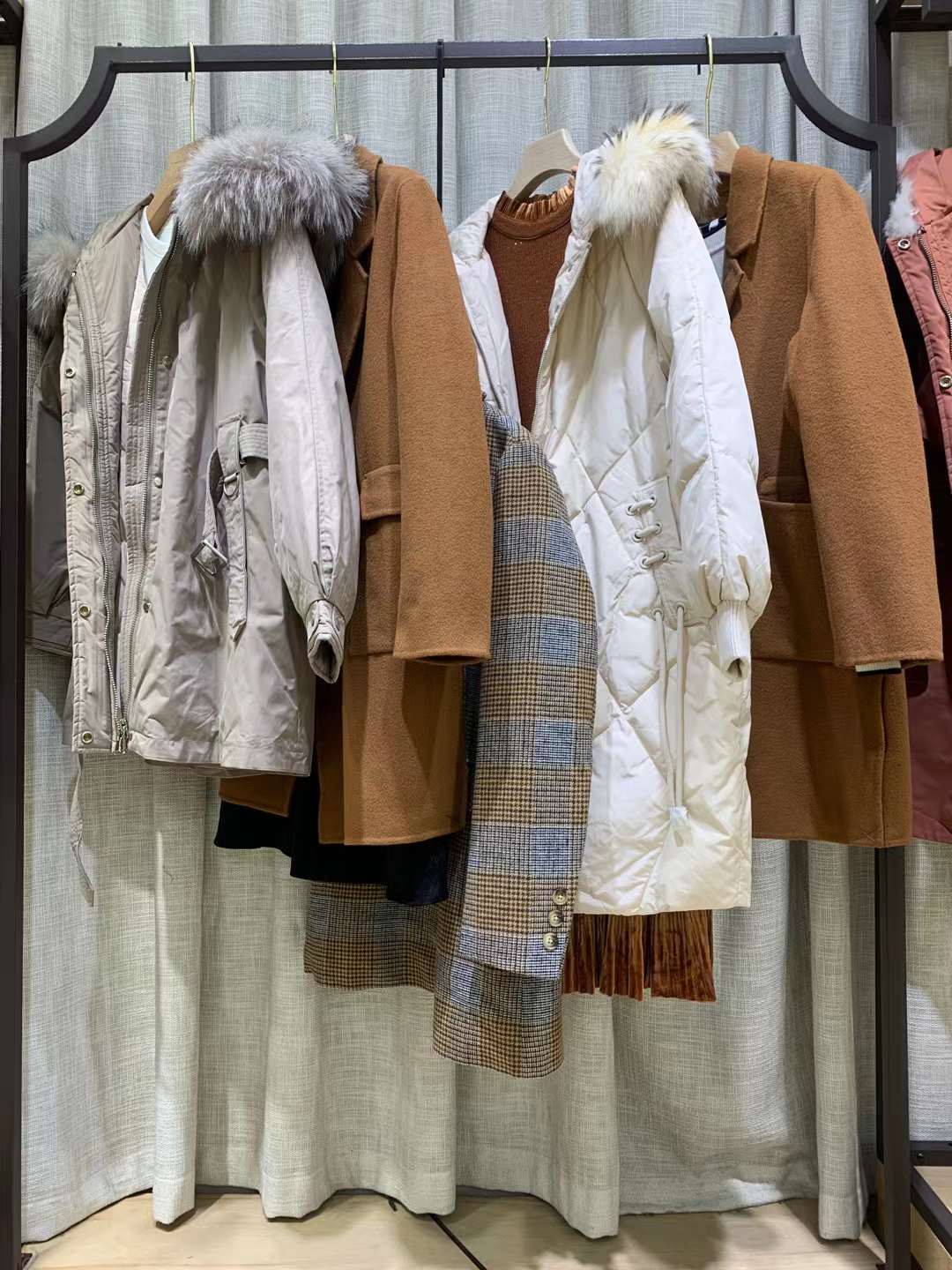 【Betu百圖】22秋時尚女裝折扣貨源批發(fā) 女裝尾貨實(shí)體店直播進(jìn)貨一手貨源