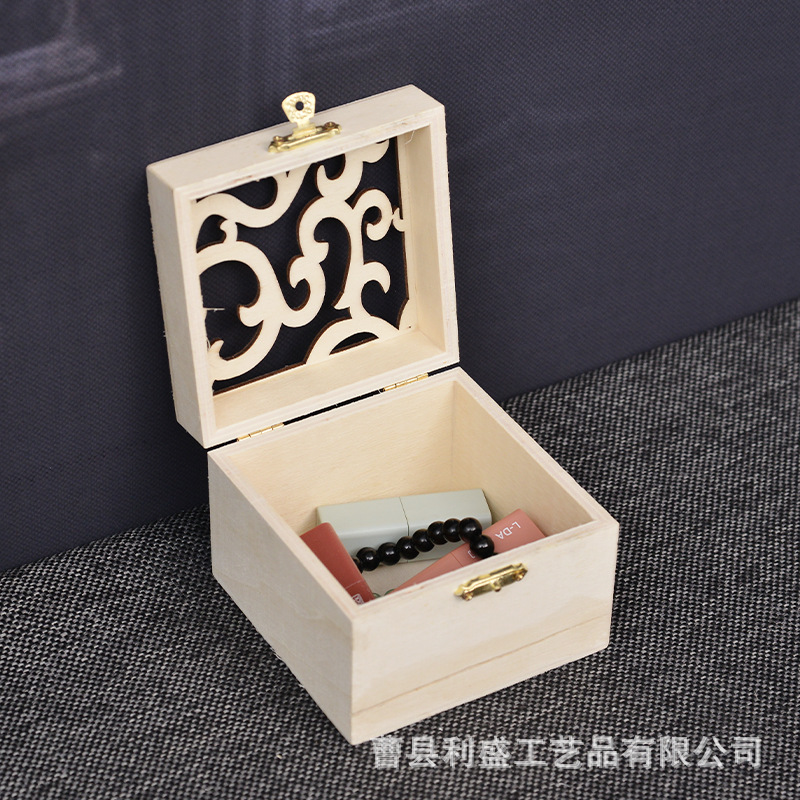 復(fù)古木質(zhì)鏤空首飾盒珠寶玉器手鐲吊墜收藏盒求婚戒指盒首飾禮品盒