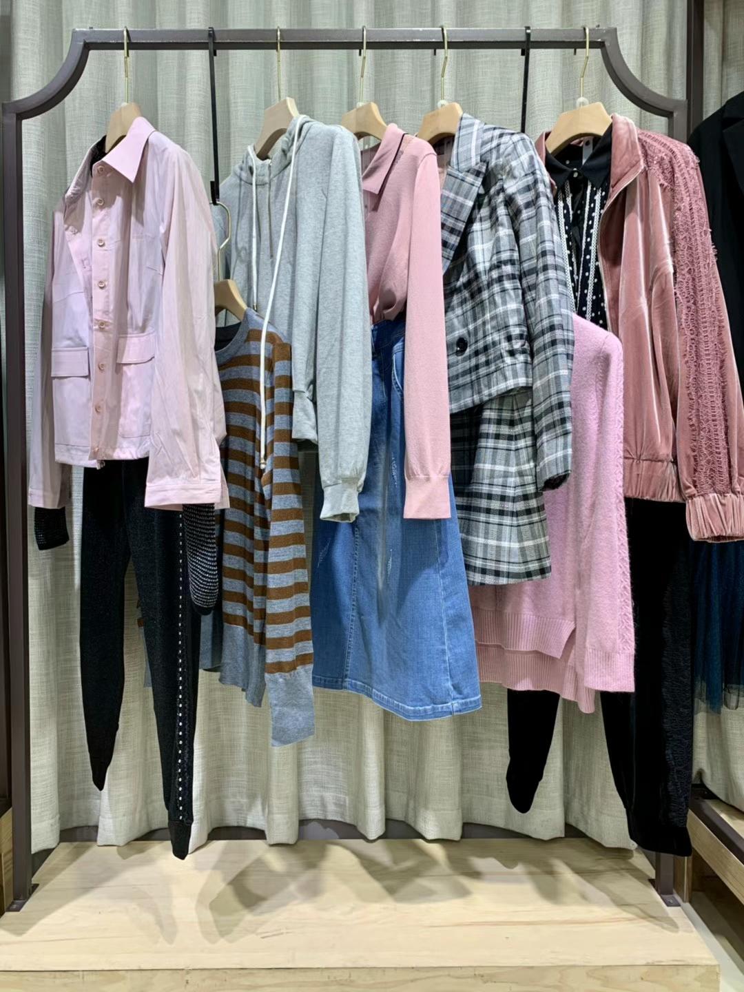 杭州知 名女裝 璟逸2022時尚女裝折扣尾貨貨源清倉批發(fā)