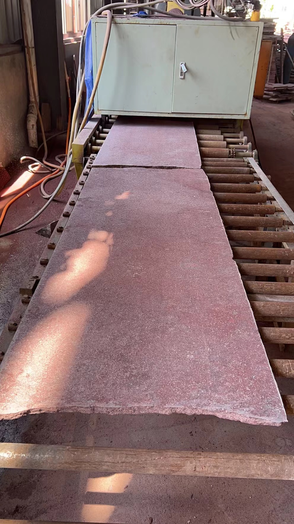 雞血紅石材哪家實(shí)惠 貴妃紅石材 雞血紅報(bào)價(jià)