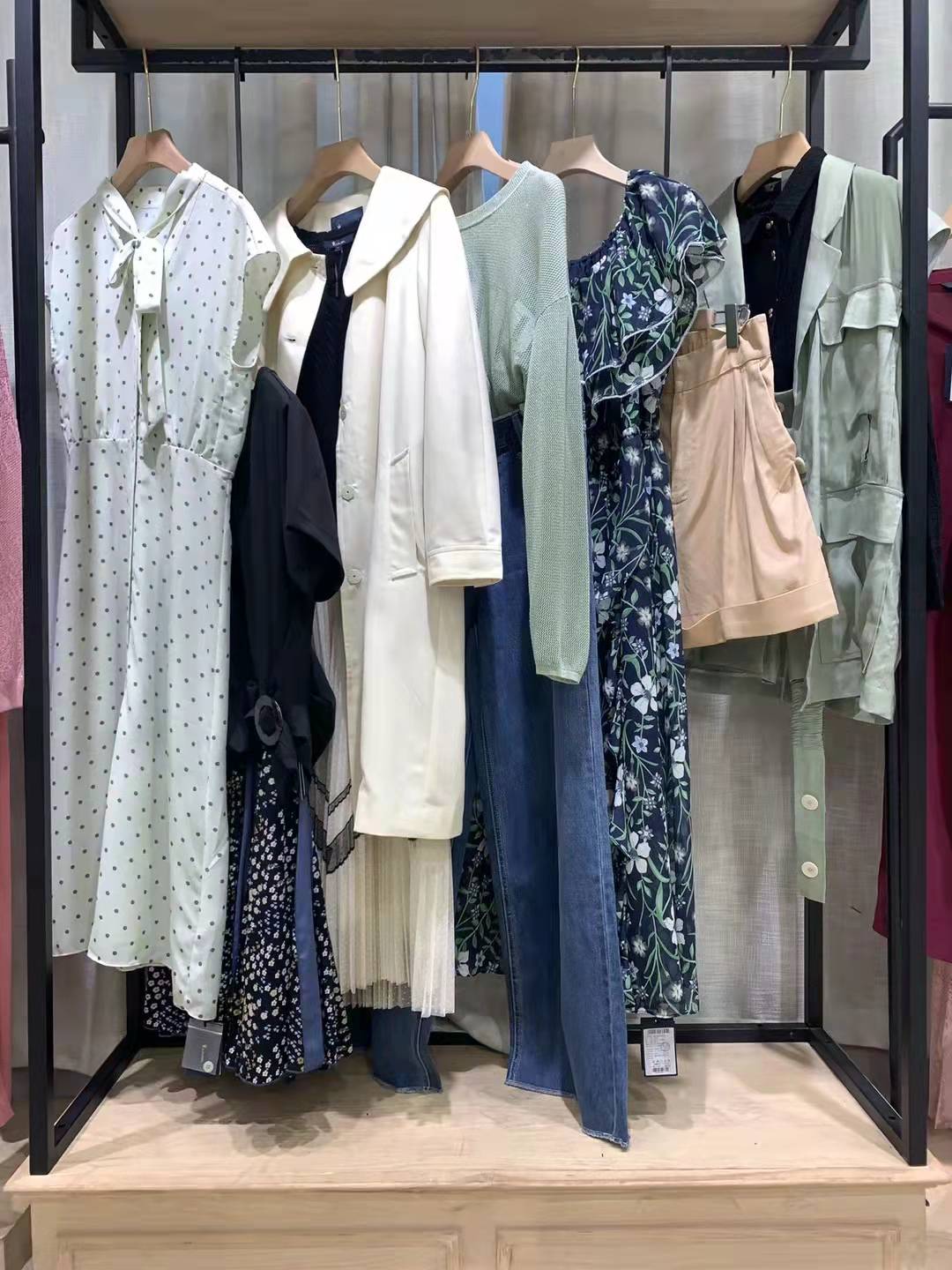 大 牌女裝芮瑪 2022 哪里找撤柜剪標大 牌女裝貨源？