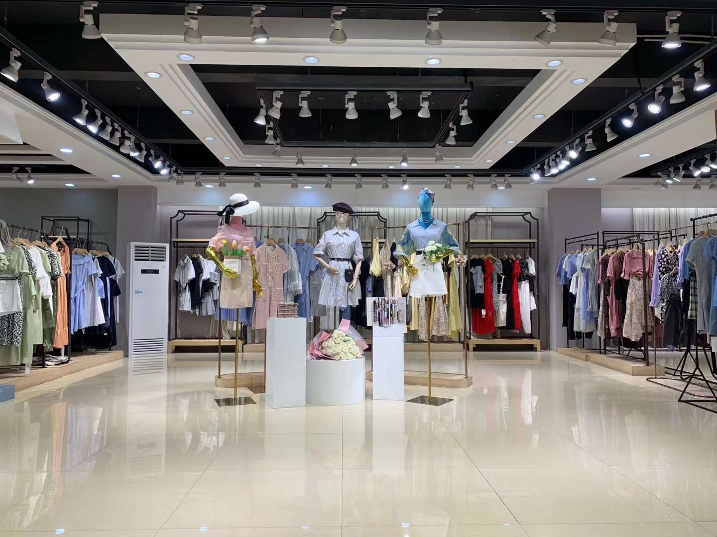 撤柜女裝 青葵2022快手剪標(biāo)直播女裝服裝庫(kù)存尾貨進(jìn)貨渠道