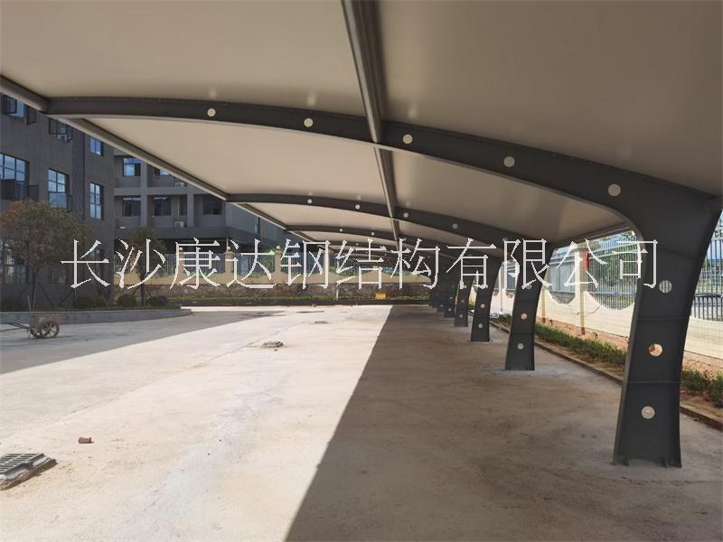 高強度PVC 大跨度旗桿型膜結構停車篷 7字型充電樁停車棚