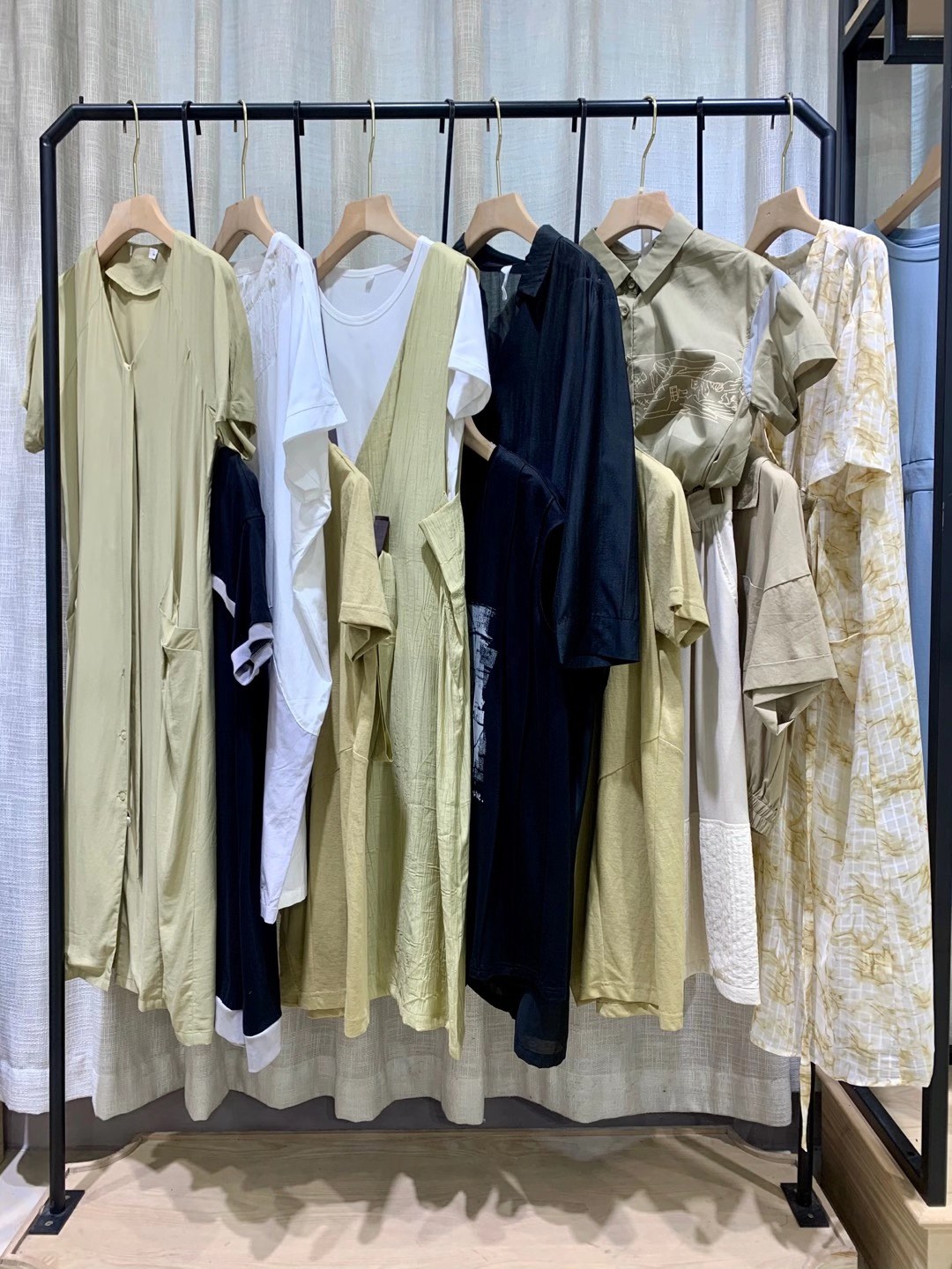 撤柜女裝品牌 述忘2022夏快手直播帶貨撤柜大 牌女裝清倉供應(yīng)鏈