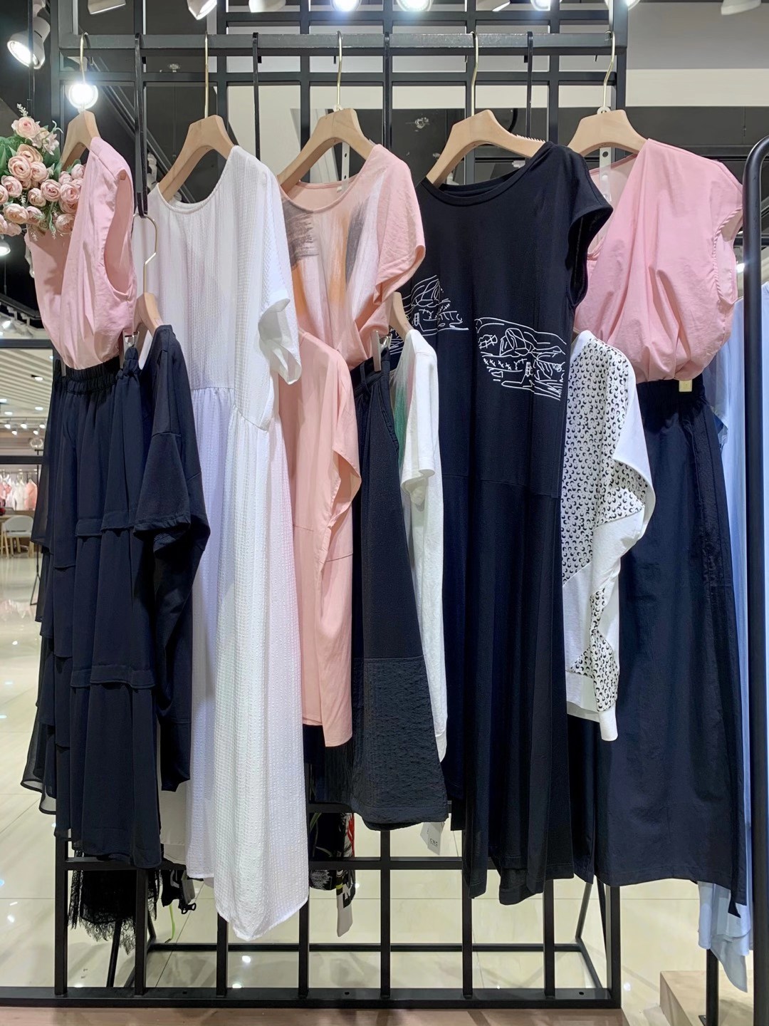 撤柜女裝品牌 述忘2022夏快手直播帶貨撤柜大 牌女裝清倉供應(yīng)鏈
