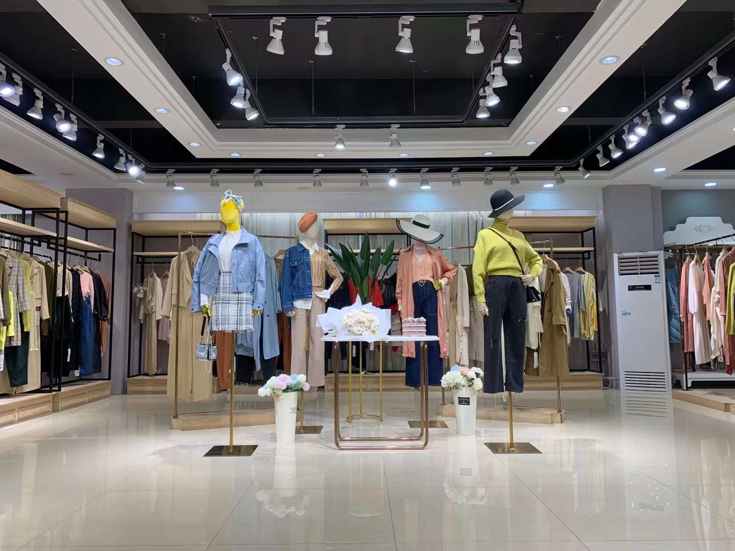 萬達(dá)下架女裝 你我約定22秋萬達(dá)撤柜一二線品牌女裝批發(fā)供應(yīng)鏈在哪里有？