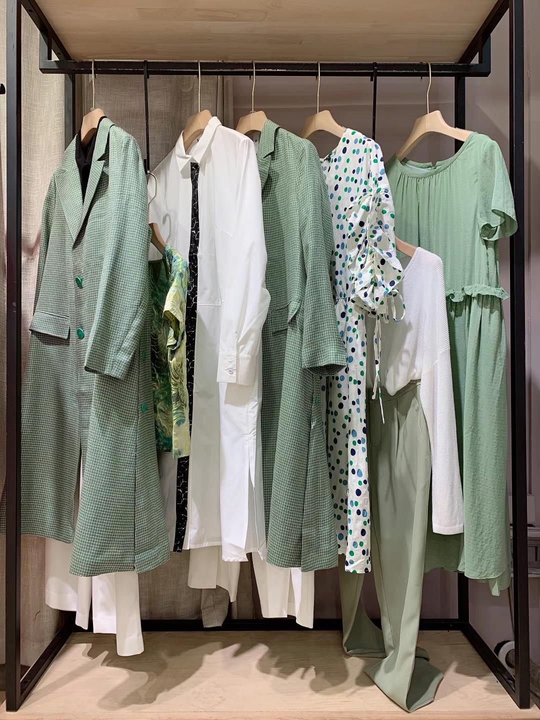 品牌折扣女裝 臺(tái)繡2022 夏剪標(biāo)女裝直播尾貨庫存廠家貨源批發(fā)特賣