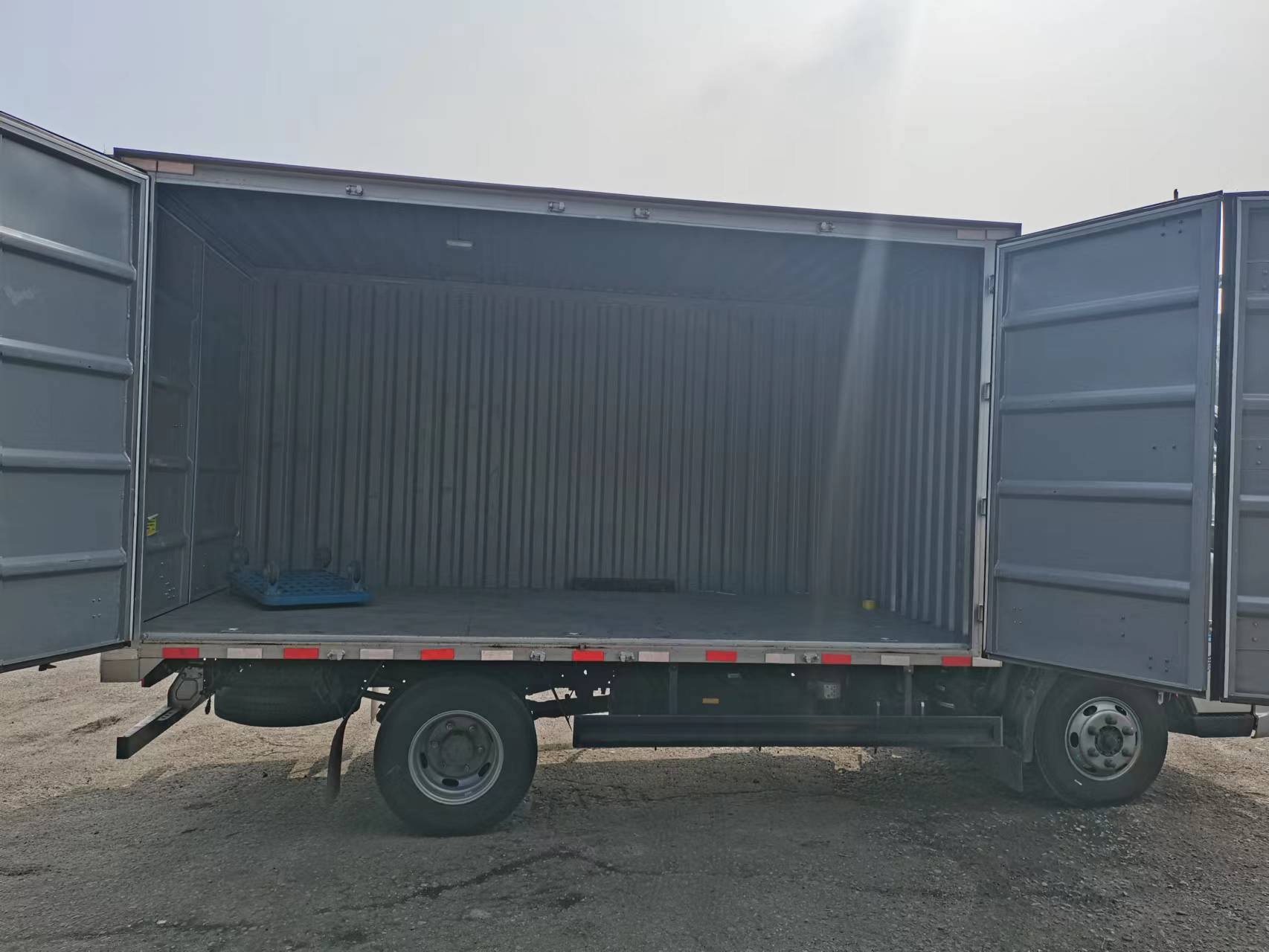 青島箱式箱式貨車出租