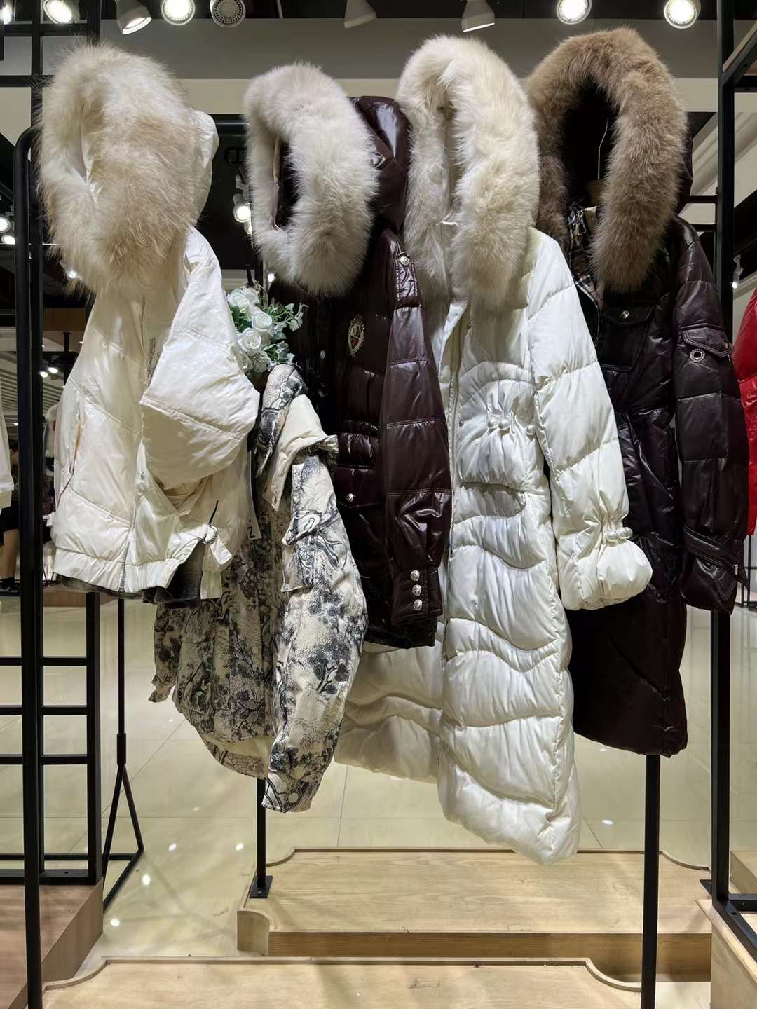 高 端時(shí)尚羽絨服卡布基諾22冬反季特賣品牌折扣女裝羽絨服清倉(cāng)尾貨直播貨源