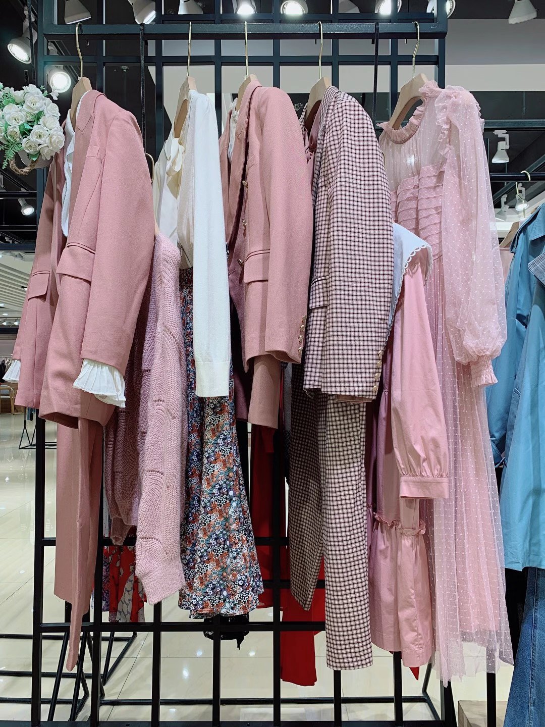 折扣女裝 妍帛 20 22 品牌淘寶店女裝折扣庫(kù)存尾貨進(jìn)貨渠道