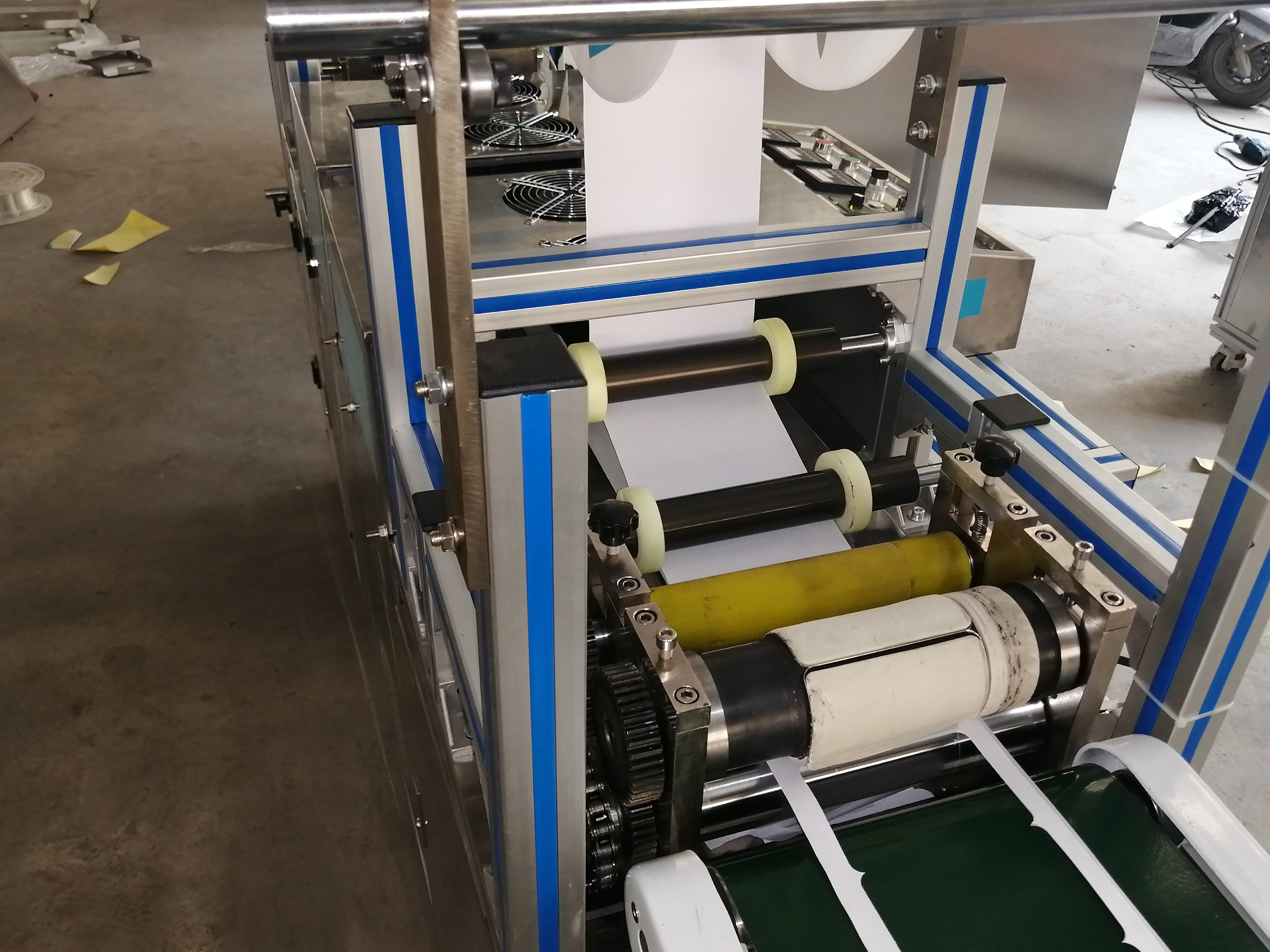 河南膏藥涂布模切一體機(jī)廠家，批發(fā)，價(jià)格【河南輝恒機(jī)電設(shè)備有限公司】