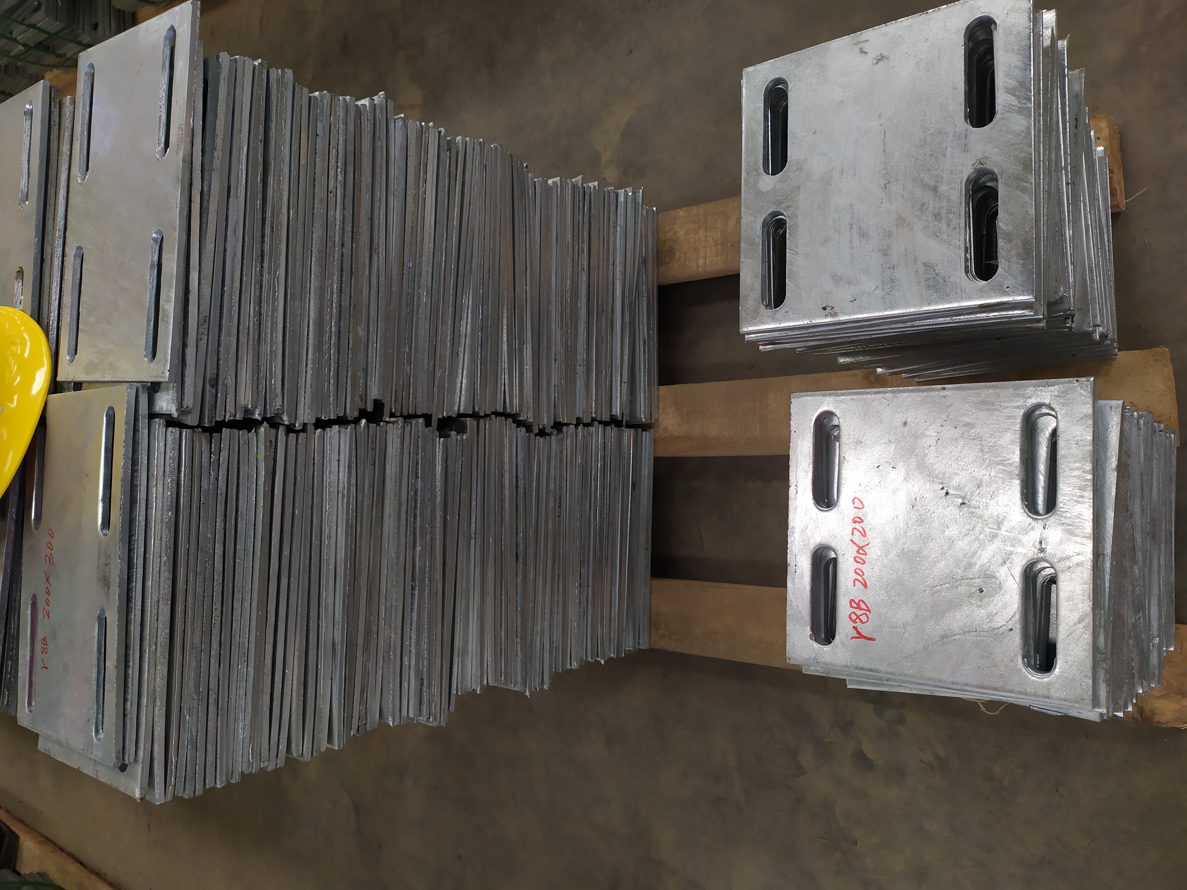 鍍鋅預(yù)埋鋼板 幕墻焊接預(yù)埋板件 沖孔折彎廠房搭建預(yù)埋件