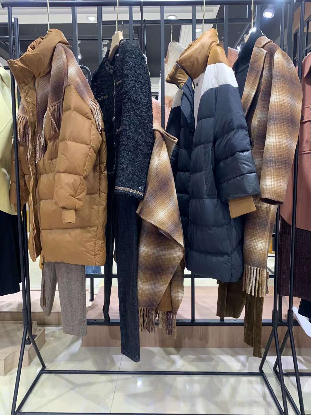 22冬婉甸品牌折扣女裝品牌折扣女裝店直播貨源批發(fā) 廣州石井布梵品牌女裝批發(fā)供應基地