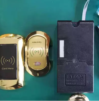 公共洗浴室更衣柜儲(chǔ)物柜電子鎖感應(yīng)刷卡鎖智能柜門(mén)鎖