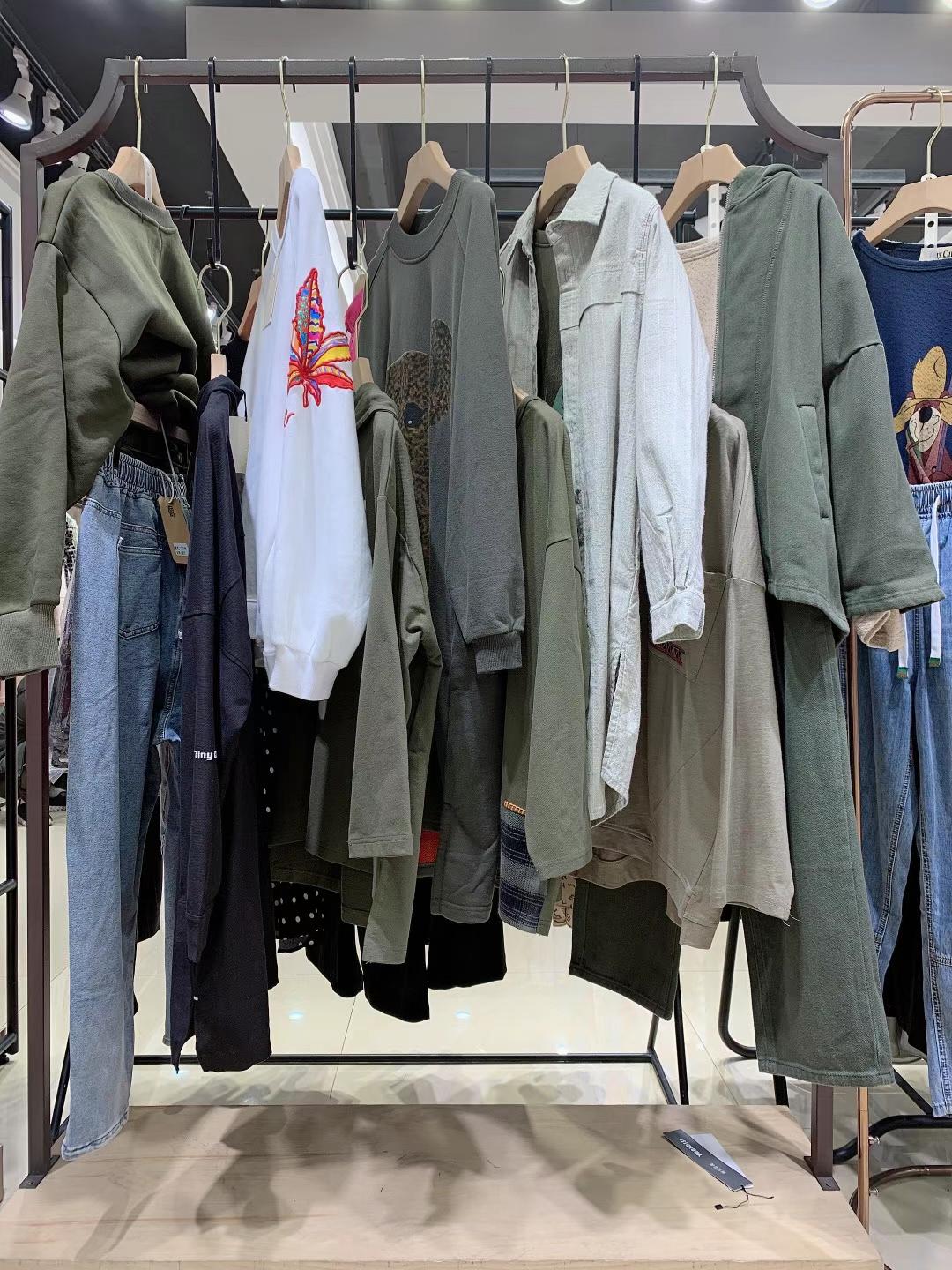 品牌折扣女裝 小漁仔2022 商場專柜品牌女裝折扣庫存尾貨清倉剪標(biāo)一手貨源