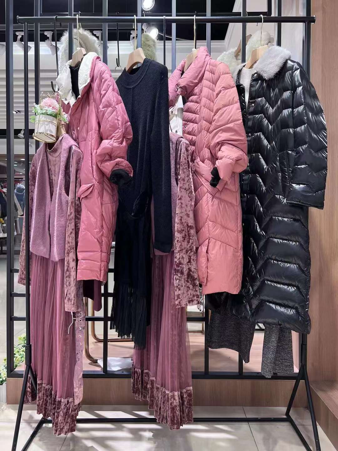郁香菲2022秋冬上海一 線大 牌女裝專柜下架庫(kù)存批發(fā) 尾單女裝正 品批發(fā)尾貨