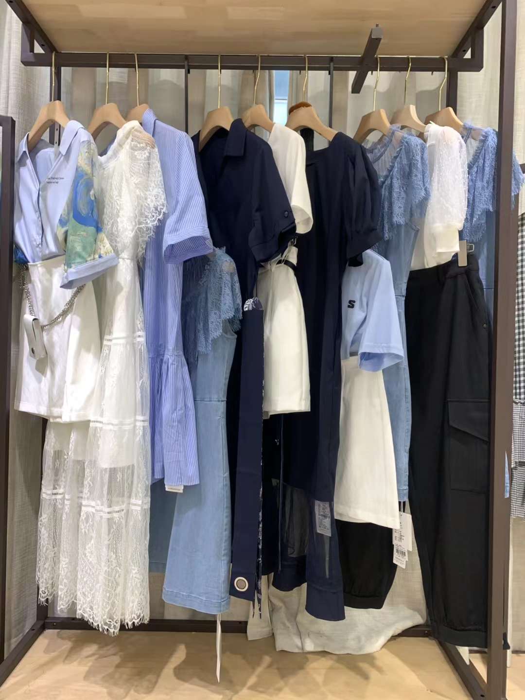 撤柜女裝貨源 青葵2022夏大 牌品牌女裝折扣尾貨一手貨源批發(fā)