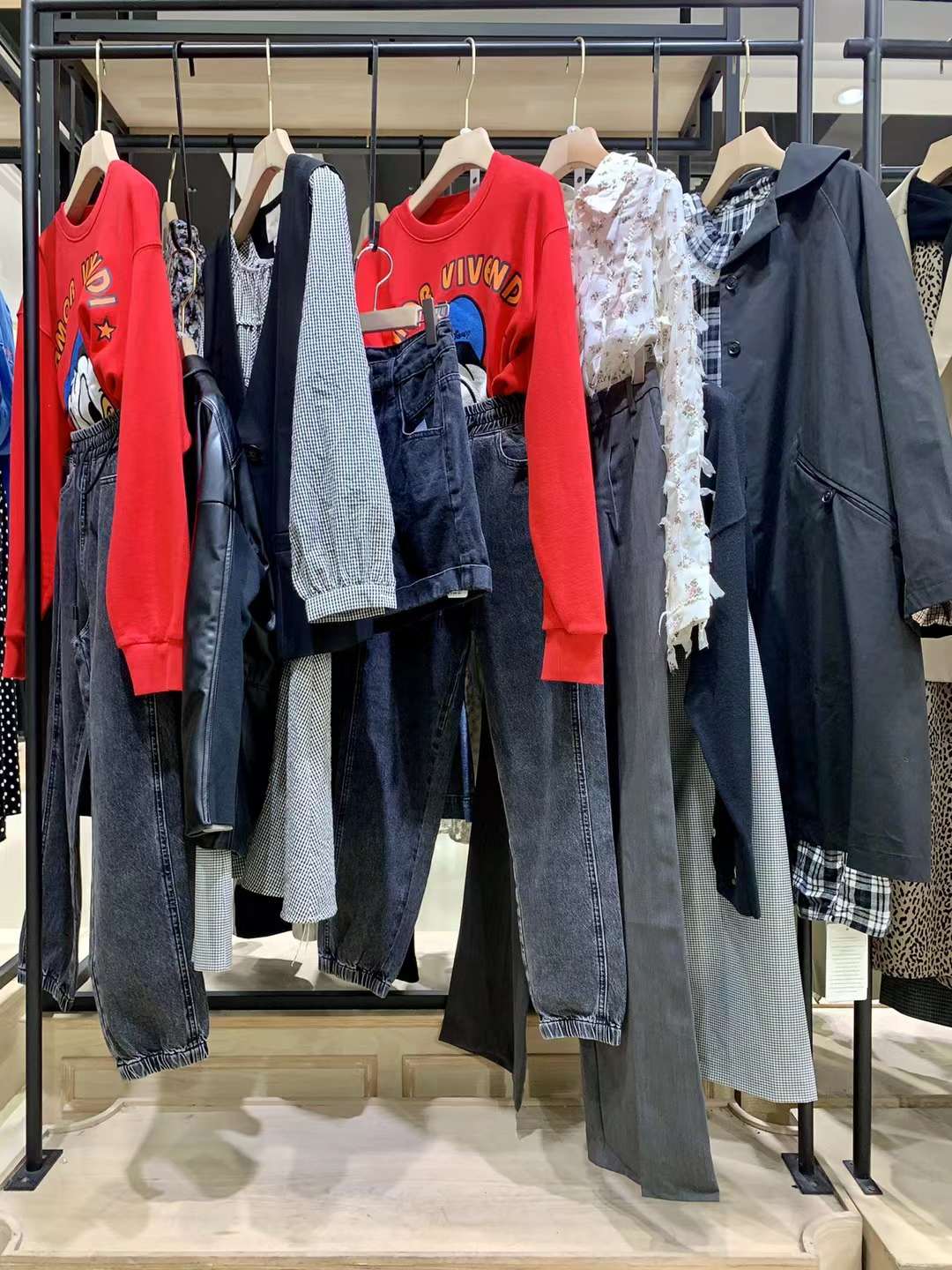 女裝一手貨源 伊納芙2022萬達(dá)撤柜淘寶店女裝尾貨庫存清倉進(jìn)貨渠道