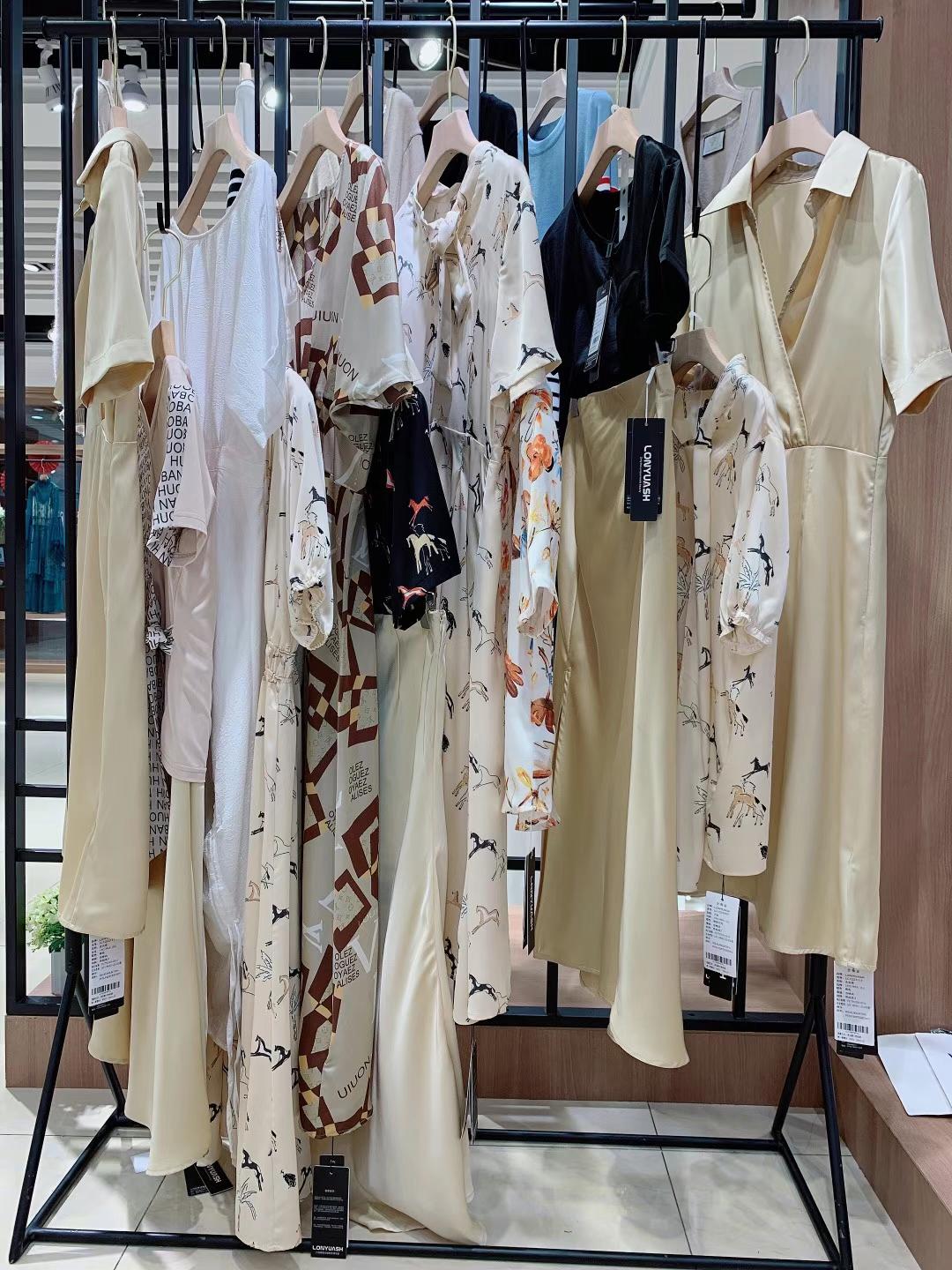 撤柜女裝一手貨源 隆緣裳2022 實(shí)體店折扣女裝大碼尾貨庫(kù)存清倉(cāng)進(jìn)貨渠道