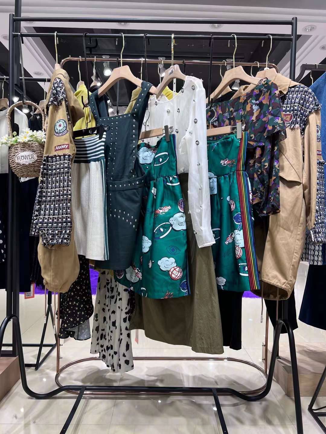 品牌折扣 女裝 大地素2022秋 撤柜剪標(biāo)直播高 檔次女裝服裝貨源進(jìn)貨渠道