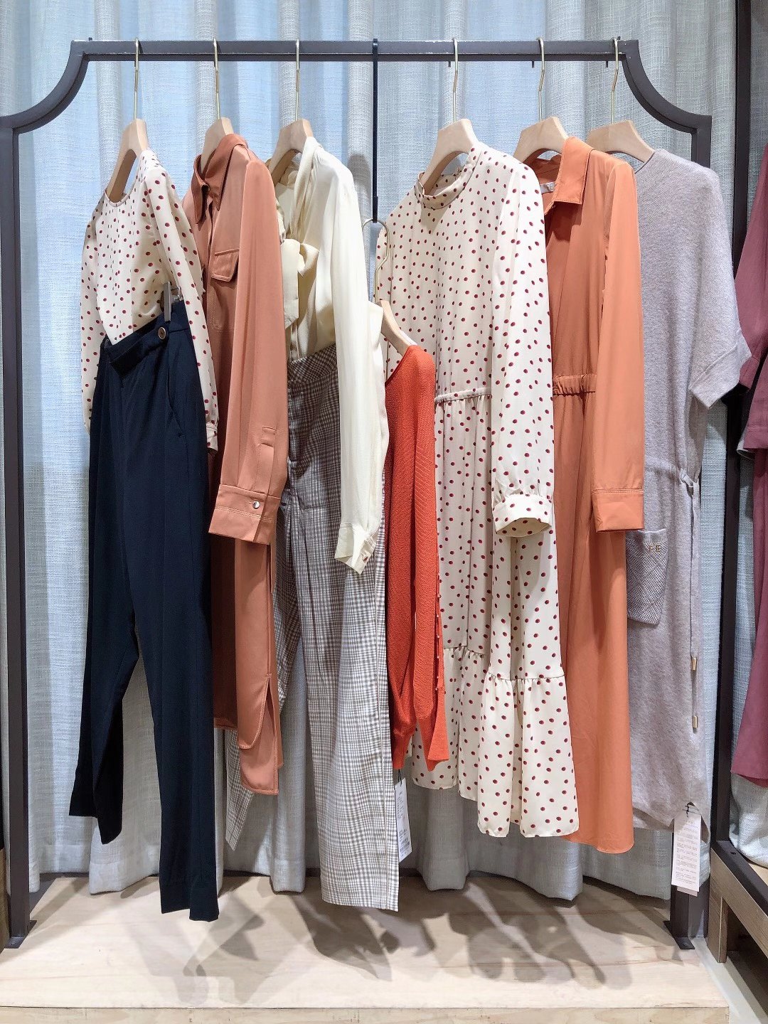 撤柜折扣女裝 華人杰2022秋冬 撤柜剪標(biāo)的女裝尾貨供應(yīng)商怎么找？