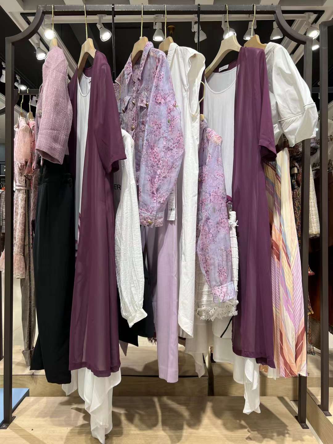 品牌折扣女裝 圖拉2022秋 剪標(biāo)撤柜女裝服裝批發(fā)直播間進(jìn)貨渠道