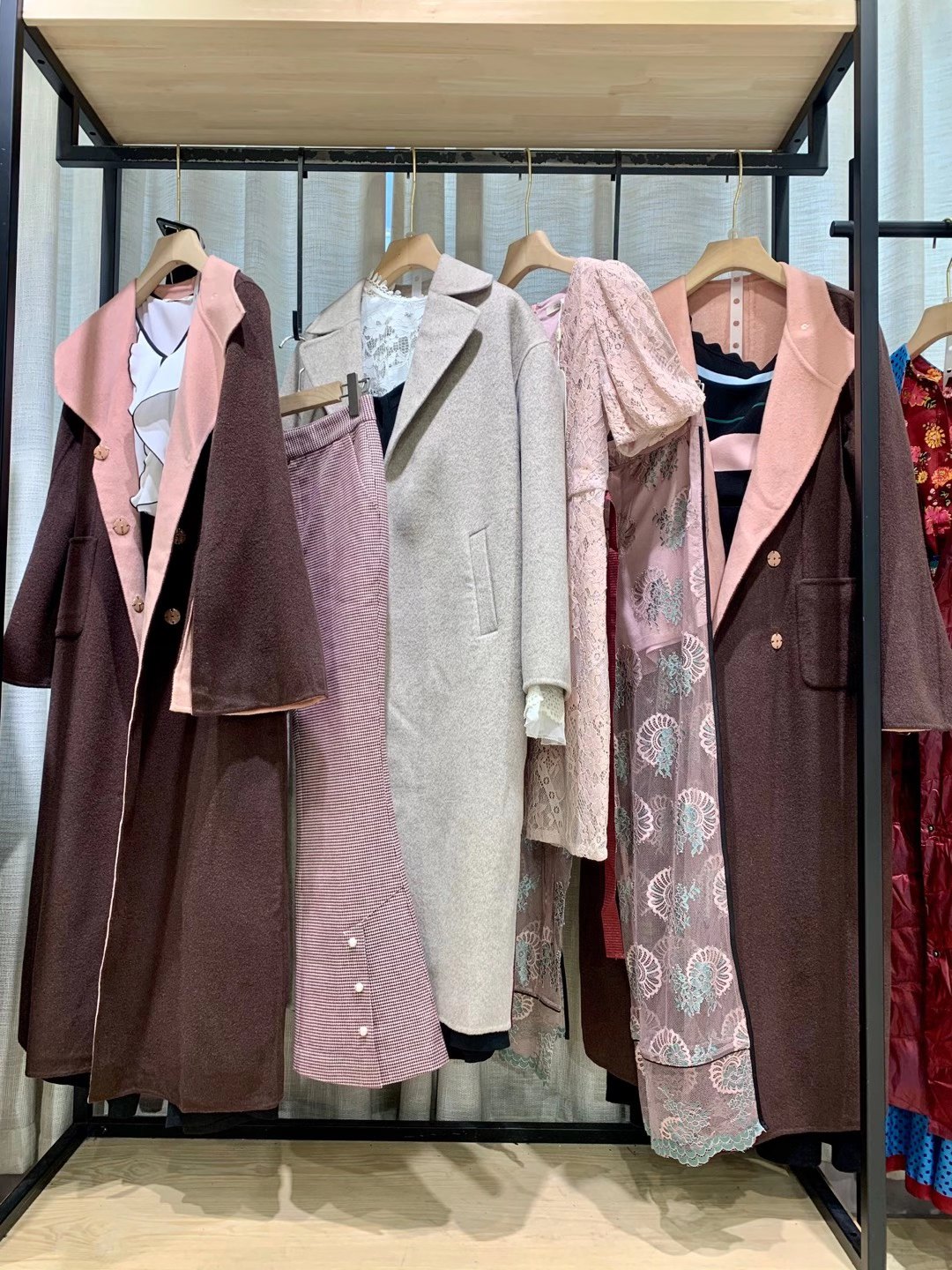 品牌折扣女裝 迪驪2022四季直播撤柜品牌折扣女裝尾貨進貨價貴嗎？