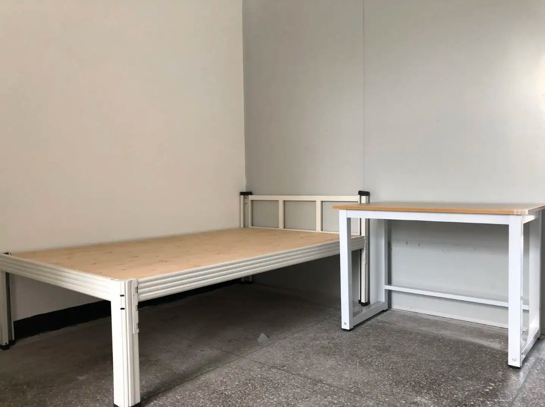 供應(yīng)大量的鐵架床 宿舍床 公寓單層床--鵬輝