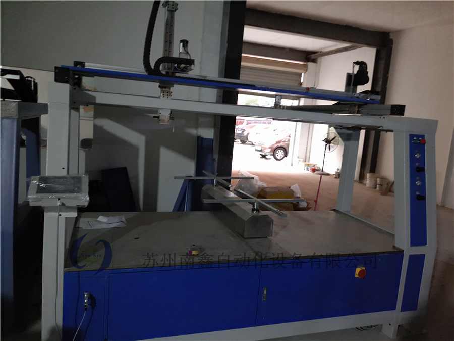 江蘇五軸兩盤(pán)往復(fù)噴涂機(jī)廠家，批發(fā)，報(bào)價(jià)【蘇州南鑫自動(dòng)化設(shè)備有限公司】