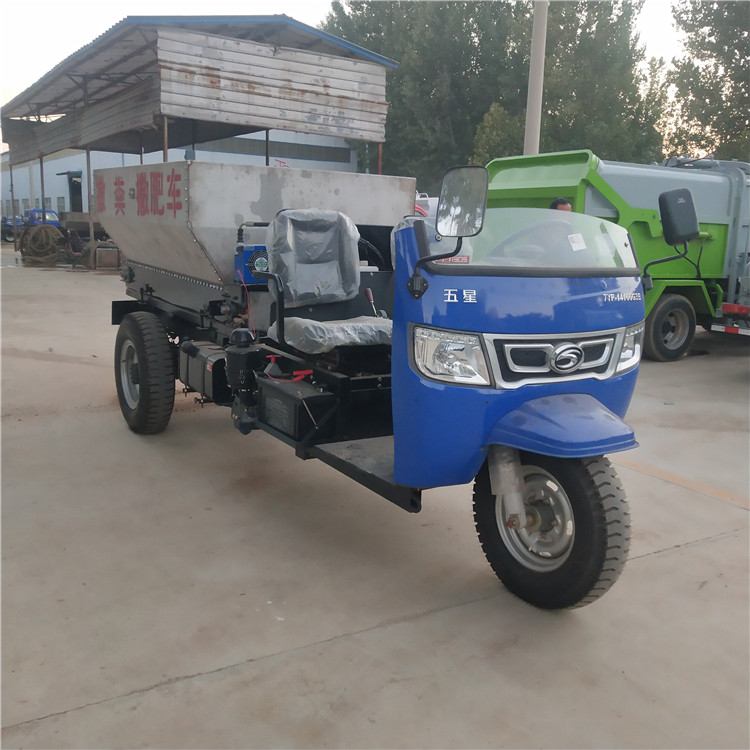 新余福田撒糞車(chē)批發(fā) 多功能三輪撒糞車(chē)