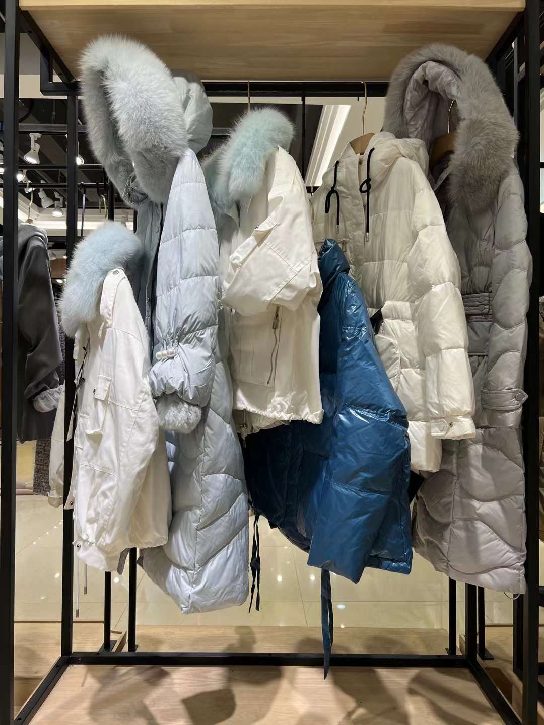 KABUJINUO卡布基諾22冬精 品羽絨服品牌撤柜正 品折扣批發(fā)
