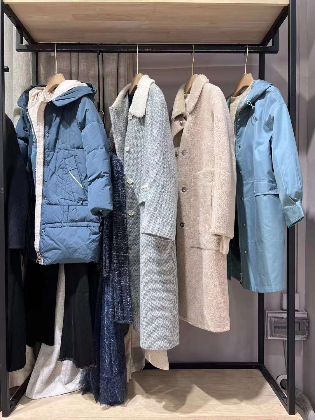 WEMELY維米莉2022品牌撤柜折扣女裝貨源批發(fā)市場(chǎng) 商場(chǎng)撤柜衣服女裝尾貨貨源