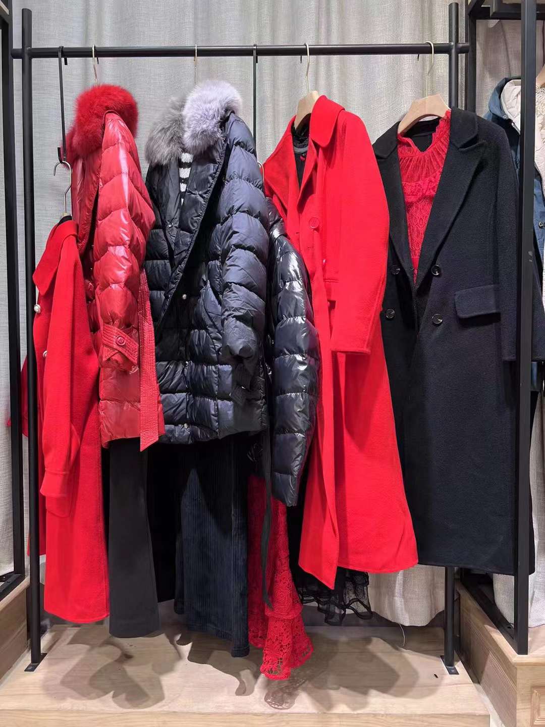 WEMELY維米莉2022品牌撤柜折扣女裝貨源批發(fā)市場(chǎng) 商場(chǎng)撤柜衣服女裝尾貨貨源