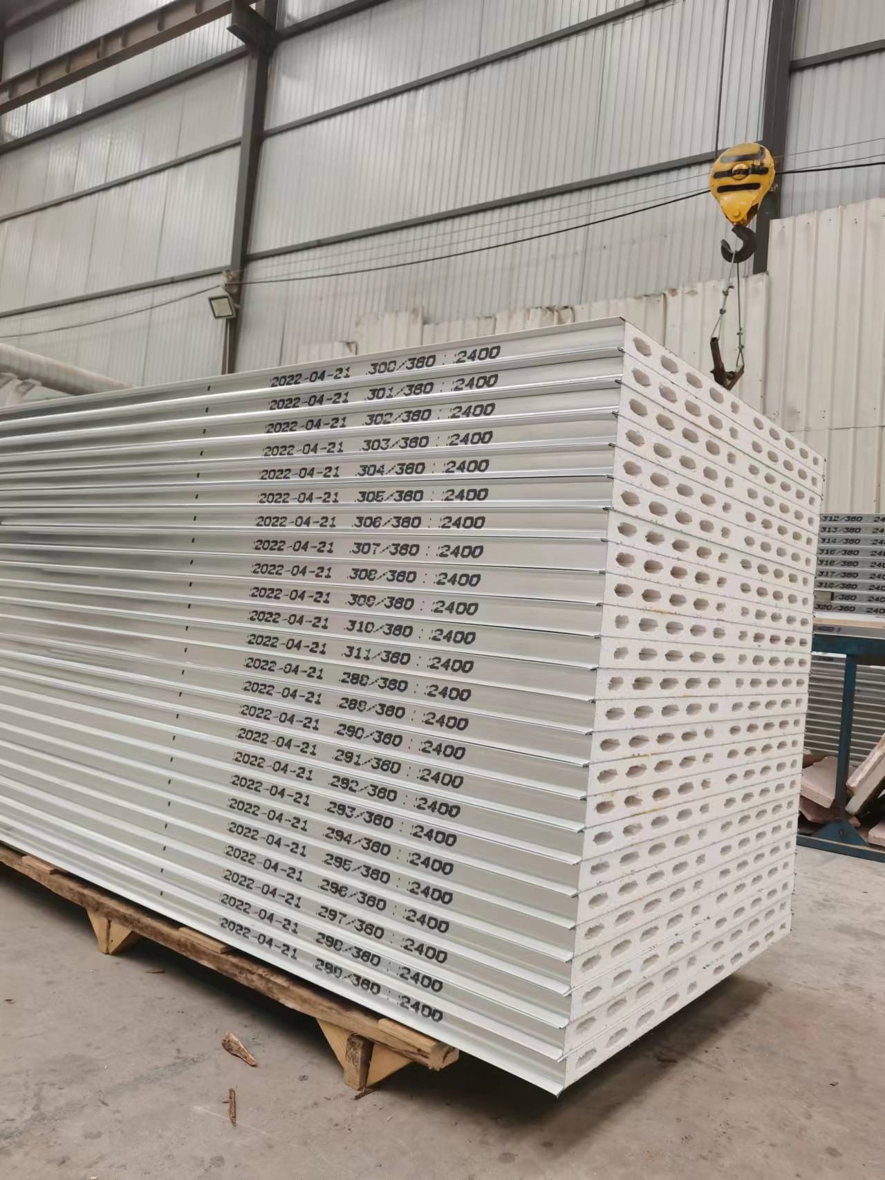 云南昆明硫氧鎂彩鋼板生產(chǎn)廠家-云南誠曉彩鋼板業(yè)有限公司