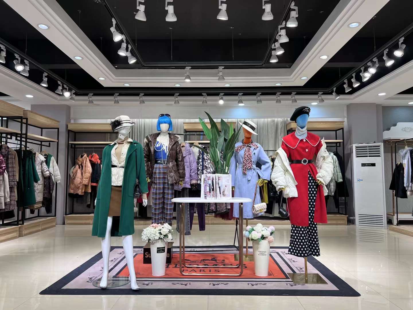 品牌女裝折扣店尾貨庫存批發(fā)貨源直播間實體店進貨渠道 蒂言2022冬女裝批發(fā)
