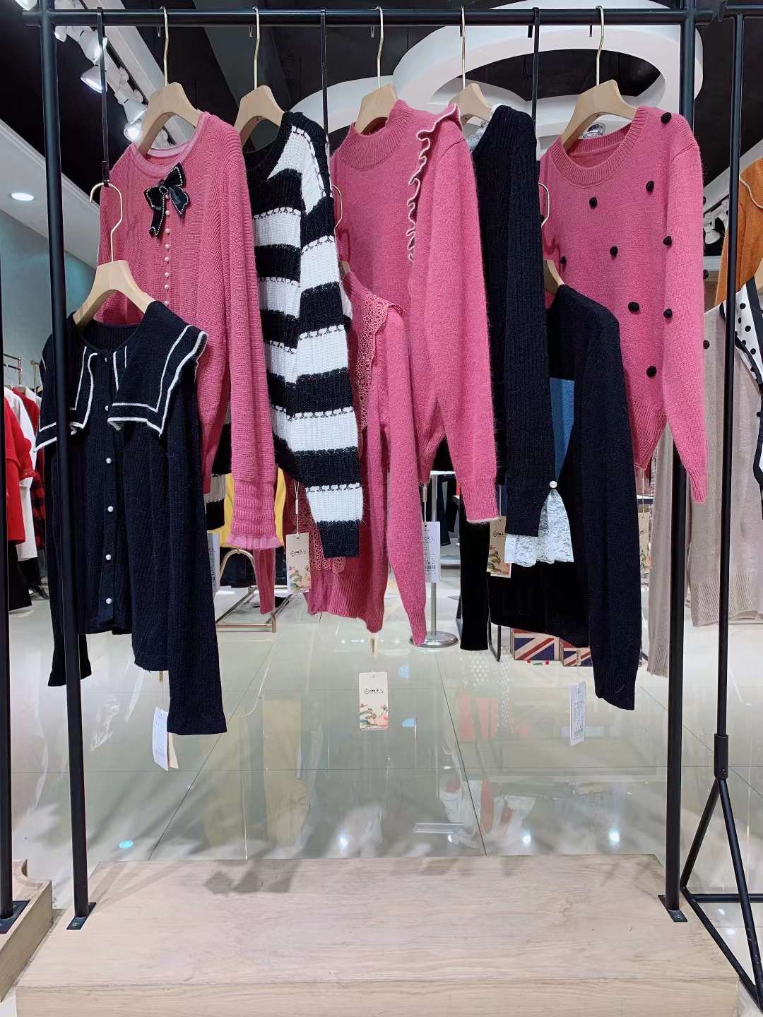品牌折扣女裝服裝庫存尾貨貨源批發(fā)進(jìn)貨渠道 古丘谷兒2022羊毛衫女裝批發(fā)