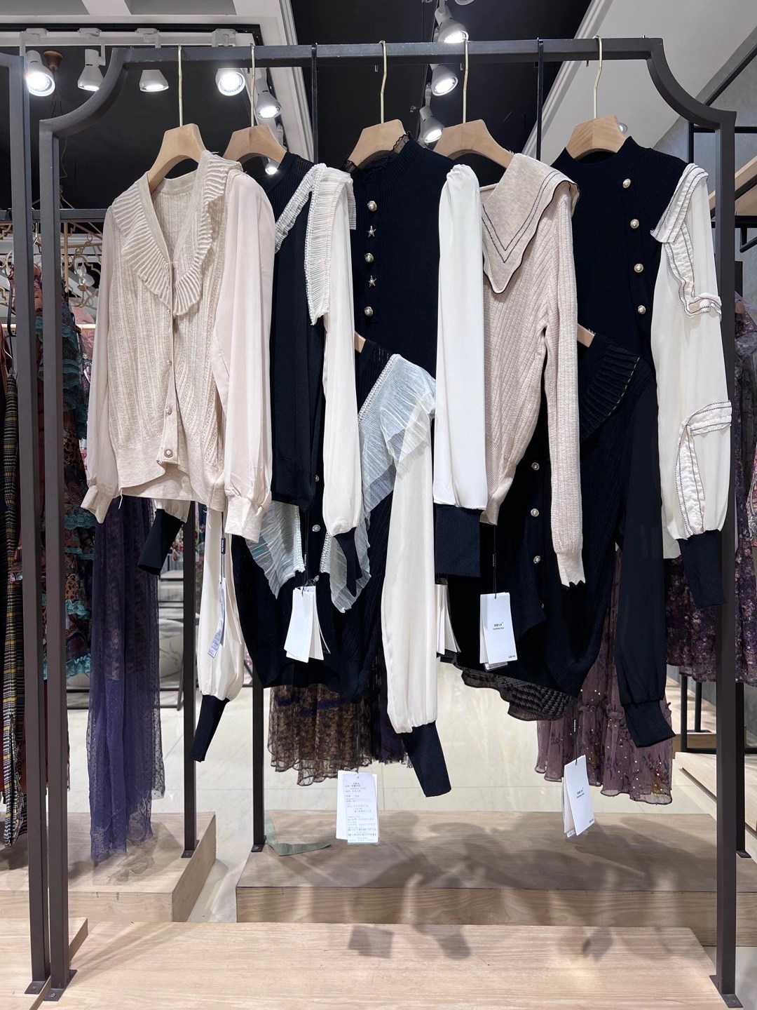 大碼品牌折扣女裝尾貨貨源實(shí)體店直播間進(jìn)貨渠道 女裝批發(fā)茜娜女神2022秋