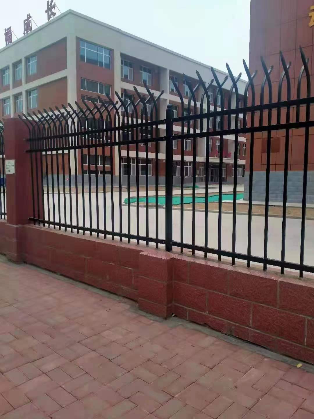 廣東珠海市工廠圍墻護(hù)欄鋅鋼鐵藝護(hù)欄小區(qū)護(hù)欄河道防護(hù)欄桿款式